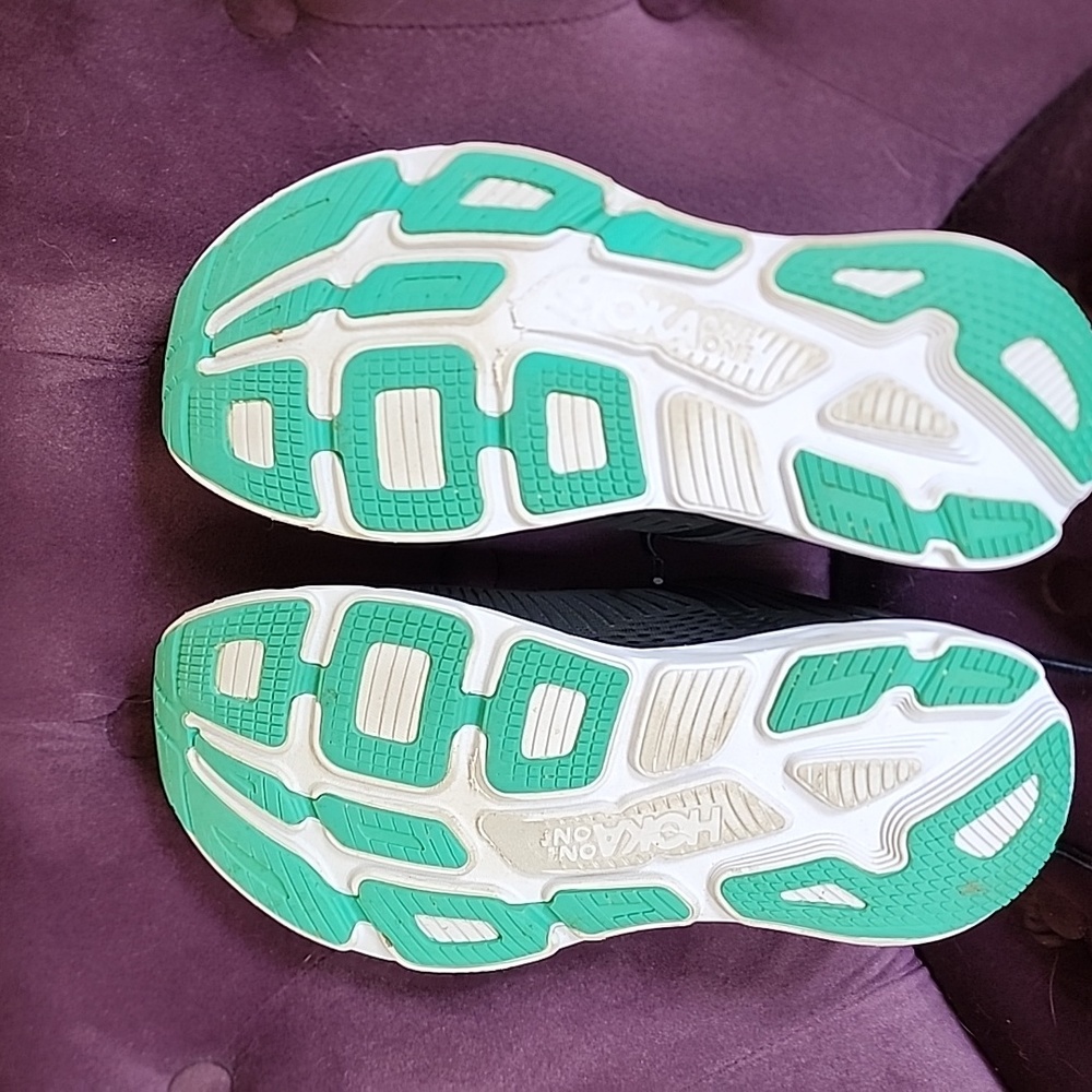 Mens Hoka tennis shoes. Size 11 - Picture 4 of 5